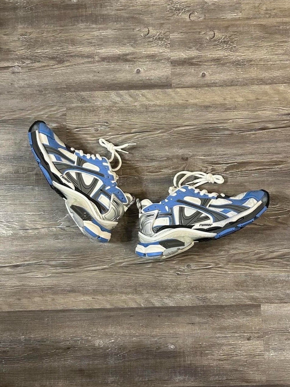 Balenciaga runners size 43